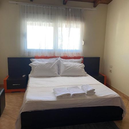 Lovely 2 Bedroom Apartment Τίρανα Εξωτερικό φωτογραφία