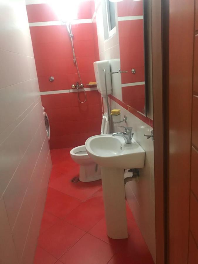Lovely 2 Bedroom Apartment Τίρανα Εξωτερικό φωτογραφία