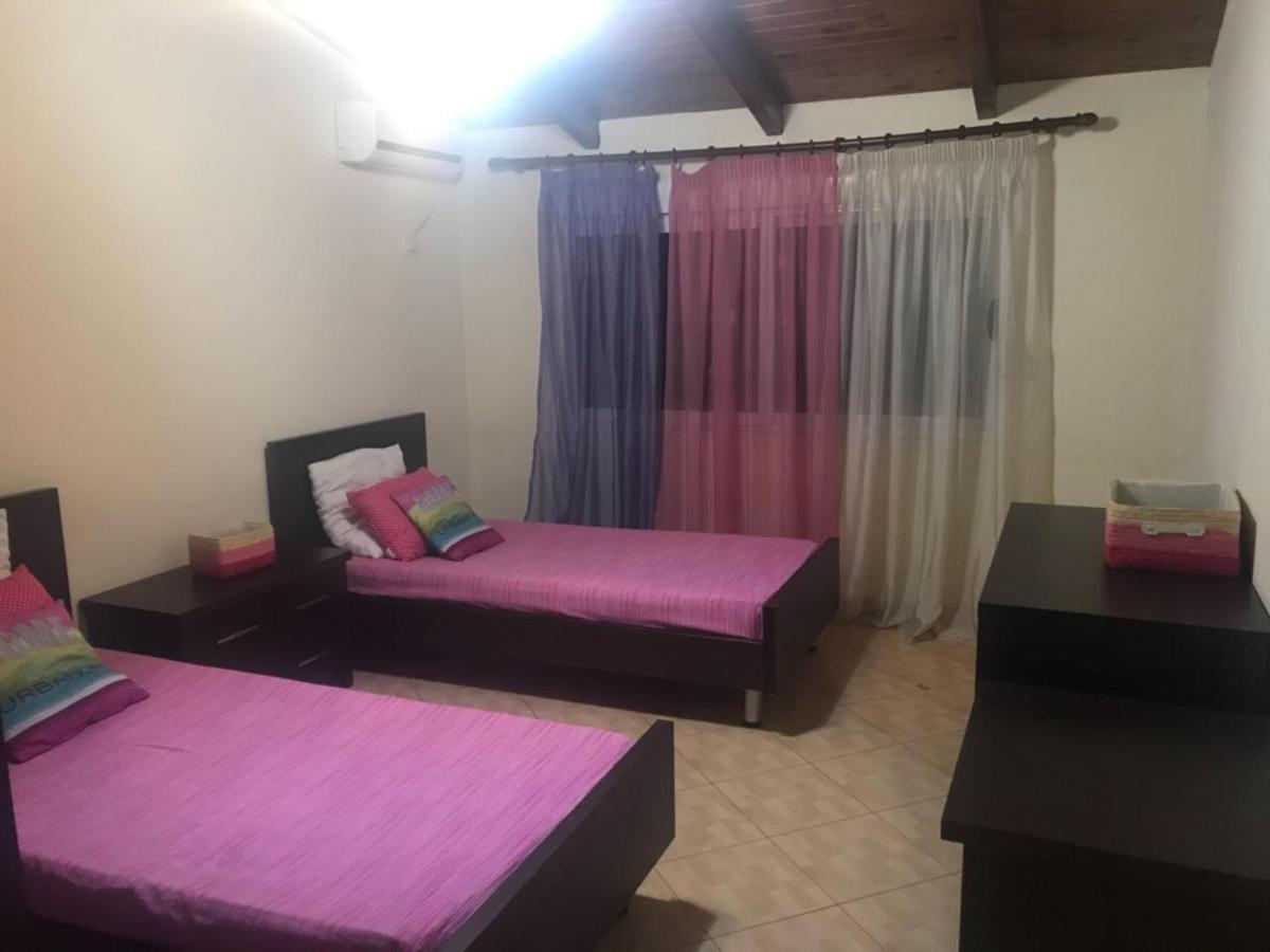 Lovely 2 Bedroom Apartment Τίρανα Εξωτερικό φωτογραφία