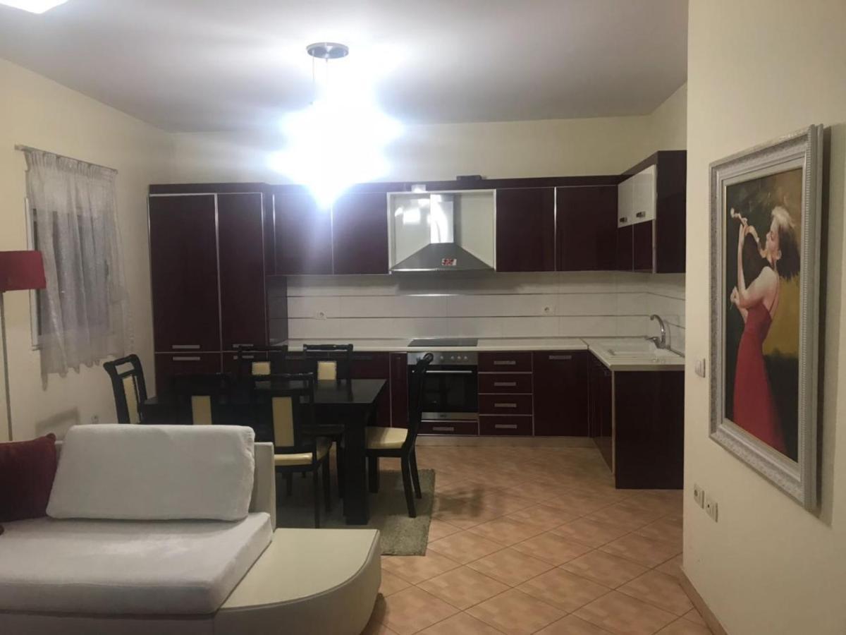 Lovely 2 Bedroom Apartment Τίρανα Εξωτερικό φωτογραφία