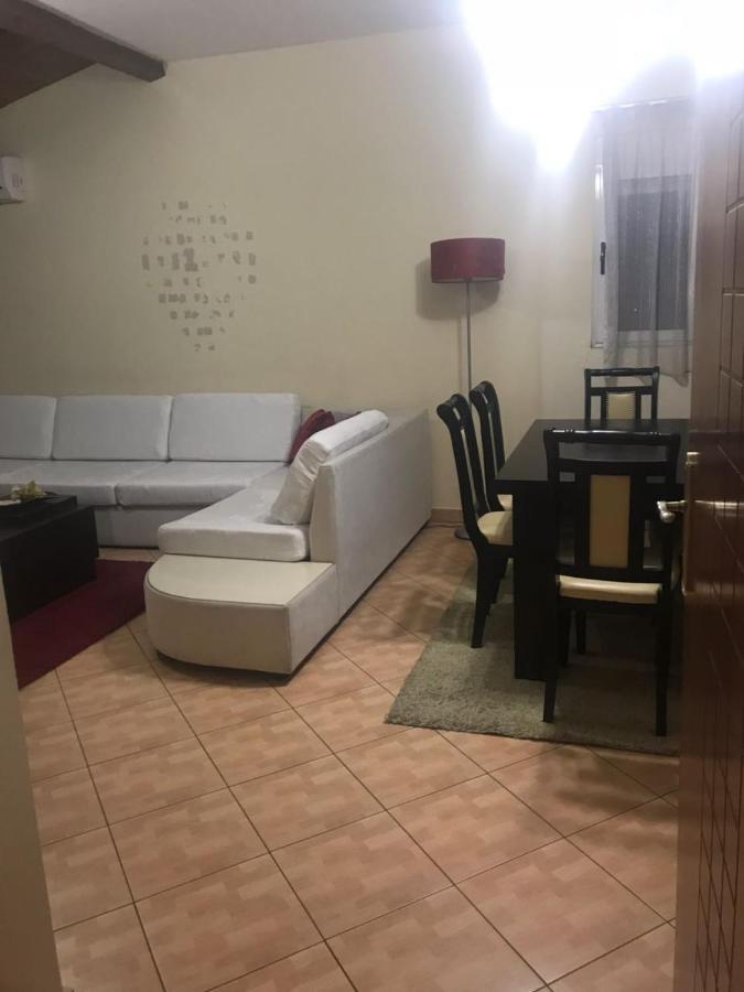 Lovely 2 Bedroom Apartment Τίρανα Εξωτερικό φωτογραφία