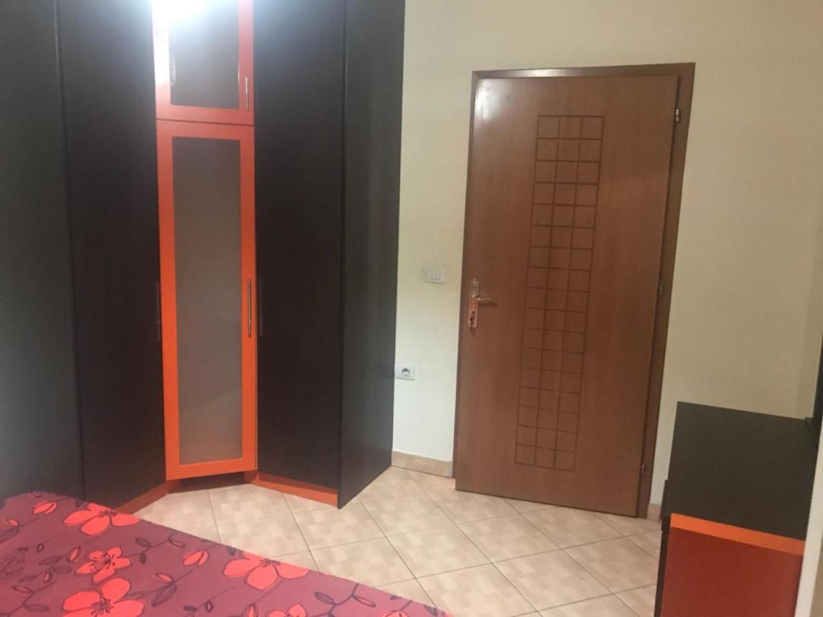 Lovely 2 Bedroom Apartment Τίρανα Εξωτερικό φωτογραφία